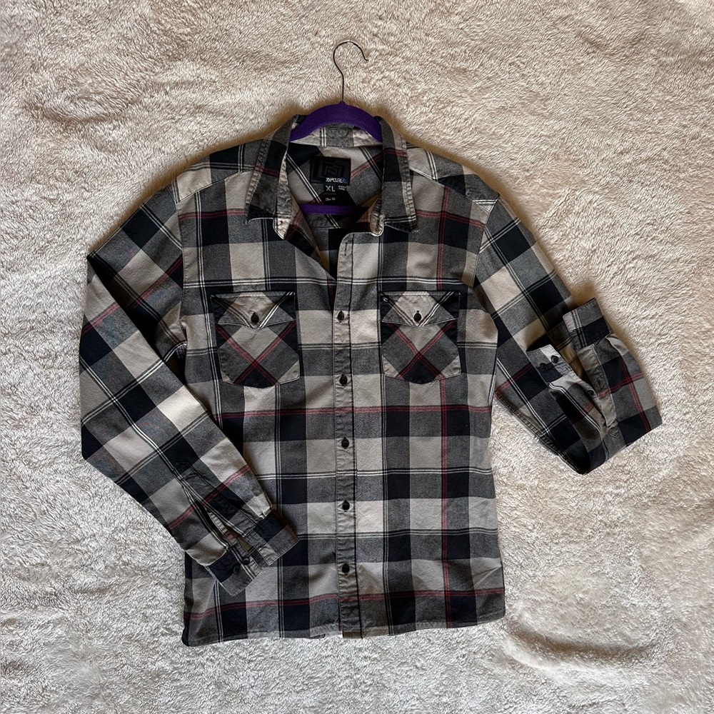 Rip Curl Black and Gray Casual Button Down Shirt
